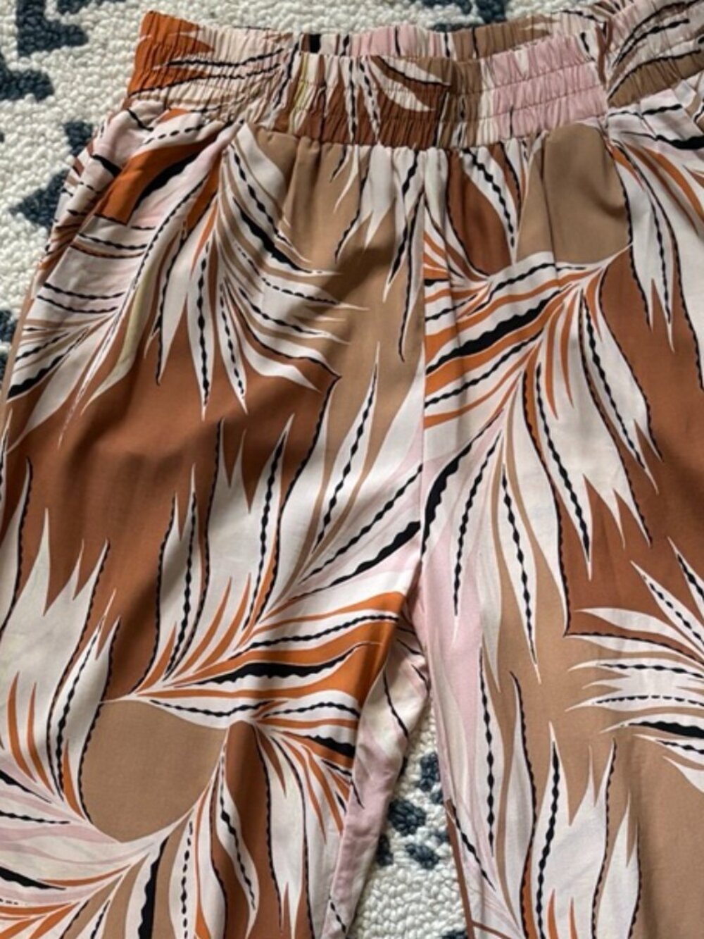 DR2 Tropical Satin Pull On Pants Size Medium